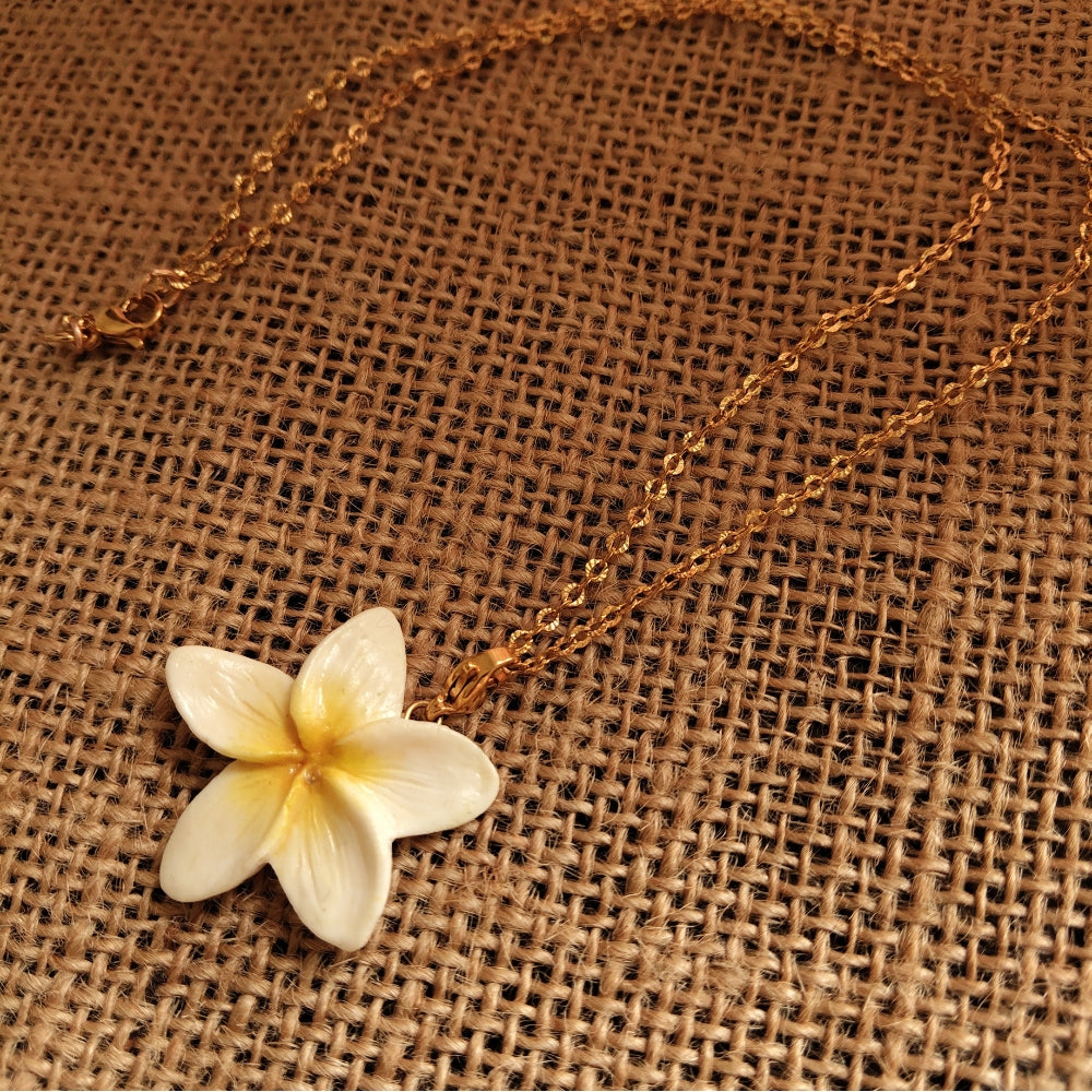 Collier frangipanier artisanal | 6 couleurs