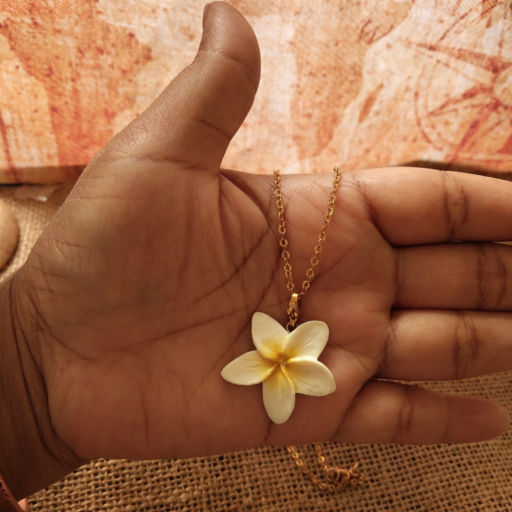 Collier frangipanier artisanal | 6 couleurs